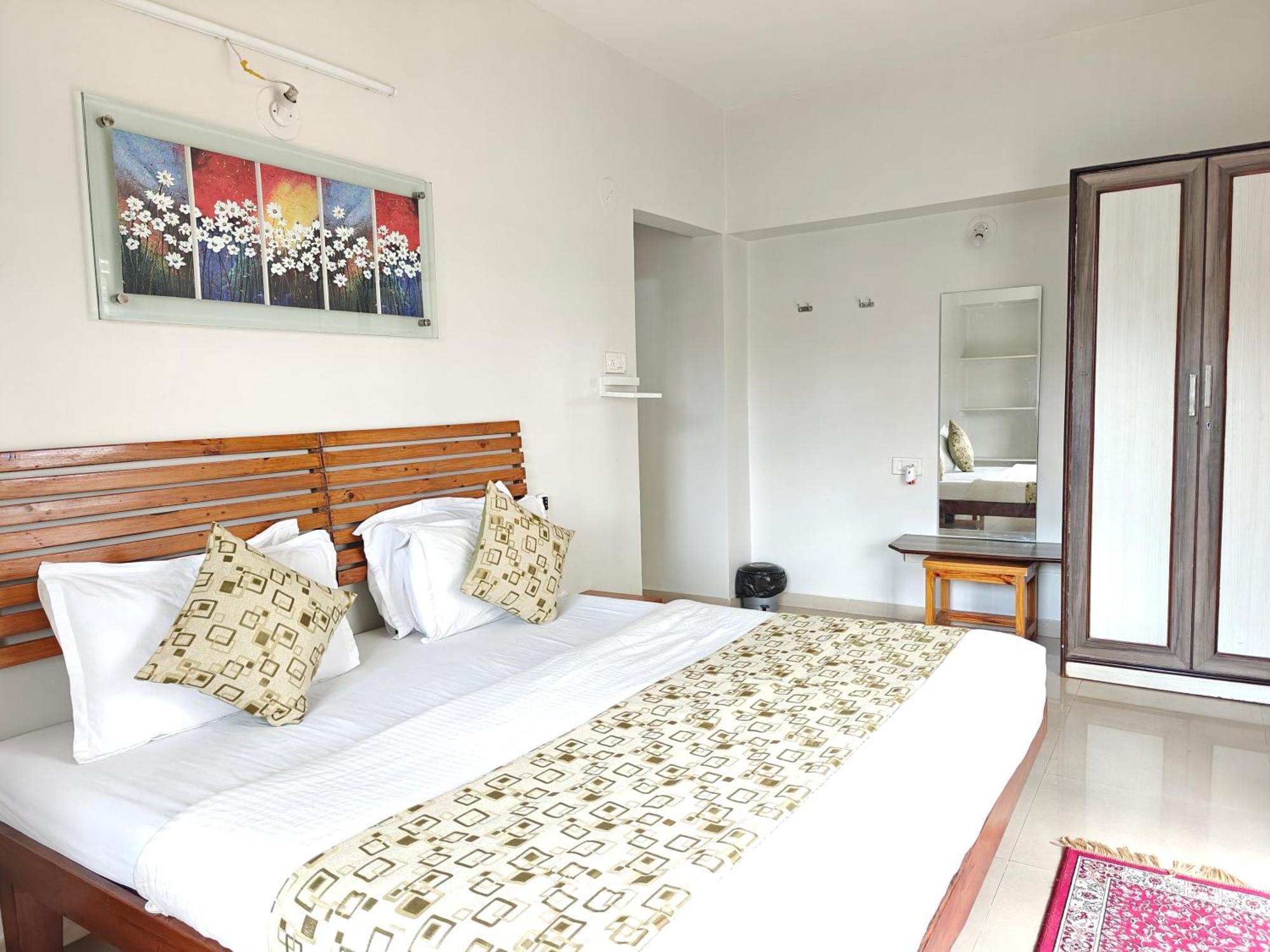 Chandralok Service Apartments Kolhapur Exterior photo